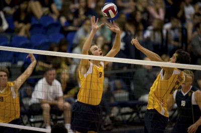 04-07-10_Uploads_Mens_VBall_Roeder_4